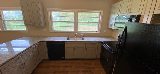 Building Photo - 1200 Davis Mill Rd