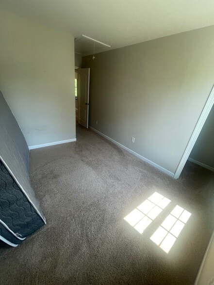 Building Photo - Room in House on Meredith Woods Ln