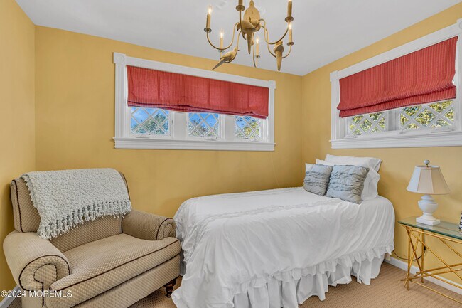 Building Photo - 207 Monmouth Ave