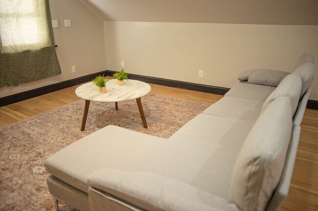 Building Photo - 4174 Cass St