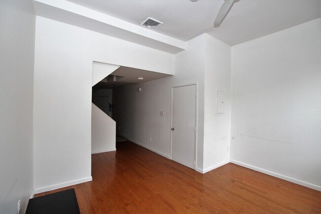 Building Photo - Spacious bi-level one bedroom in Nolibs