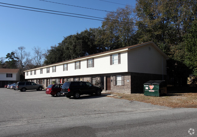 T & R Apartments - Mulberry Pond