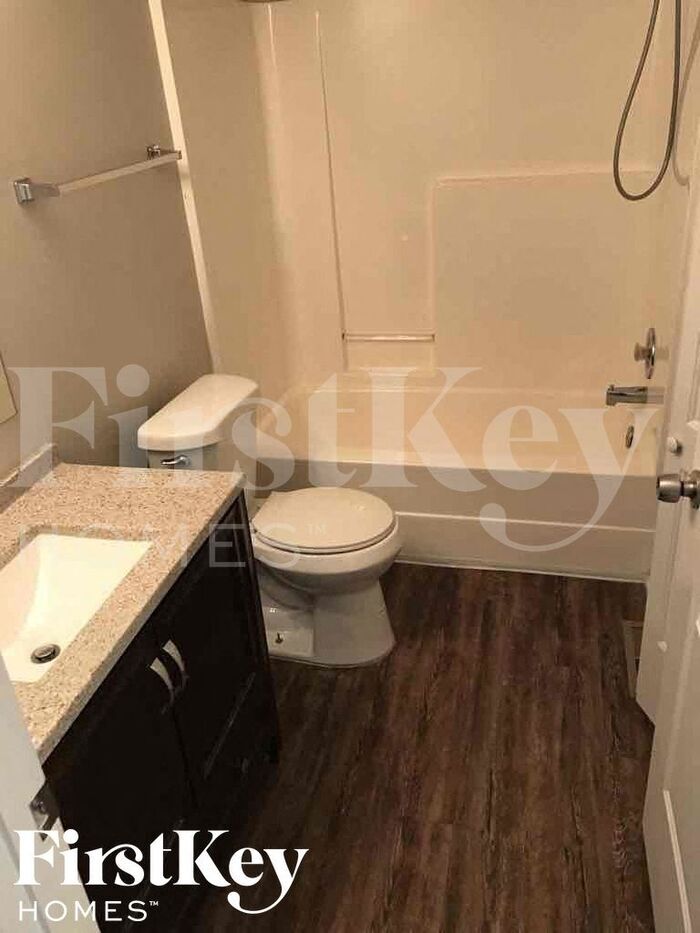 Building Photo - 1611 Cooper Dr