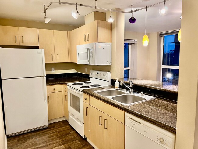 Building Photo - Spacious 2 Bedroom Condo at the Tobira!