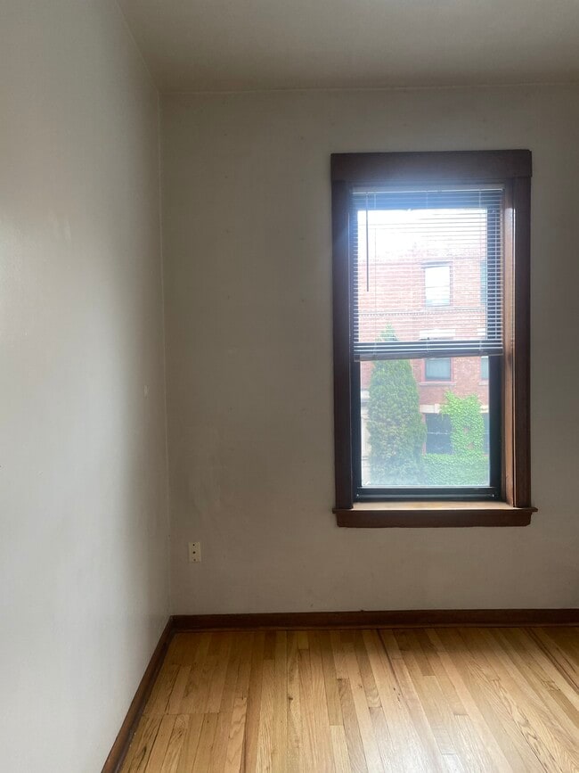 Bedroom - 3840 N Wilton Ave