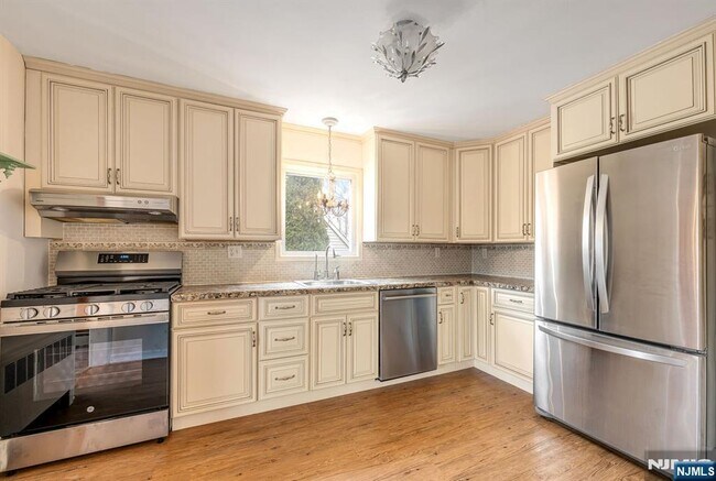 Building Photo - 789 Briarcliff Ave