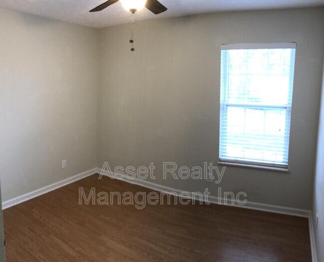 Building Photo - 5616 Jamaica Ln