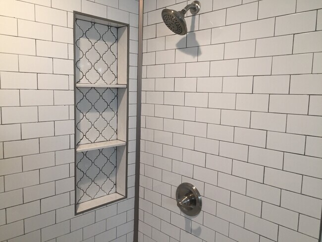 Building Photo - 407 N Carl St