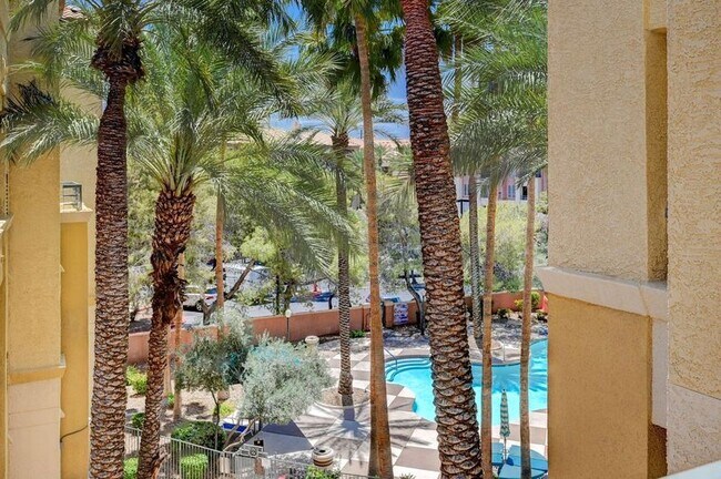 Building Photo - 210 E Flamingo Rd