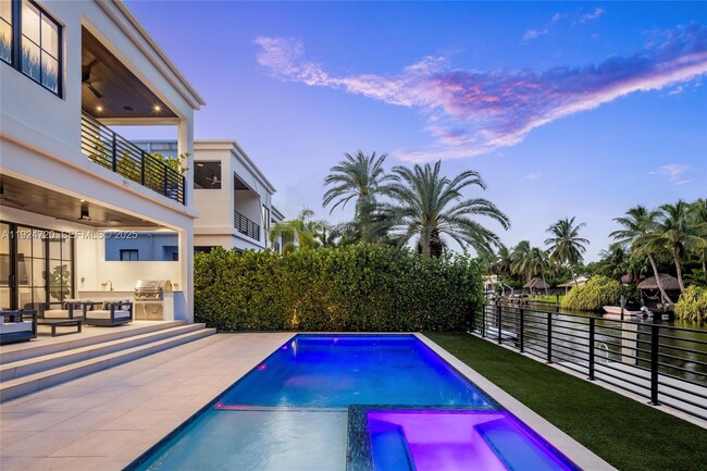 Building Photo - 895 NE 76th St