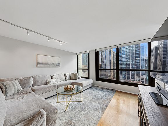 Building Photo - 1030 N State St