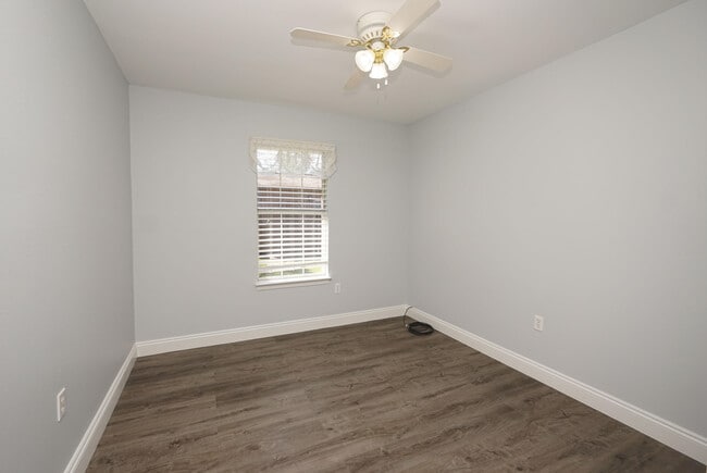 Building Photo - 4552 Knollwood Ln