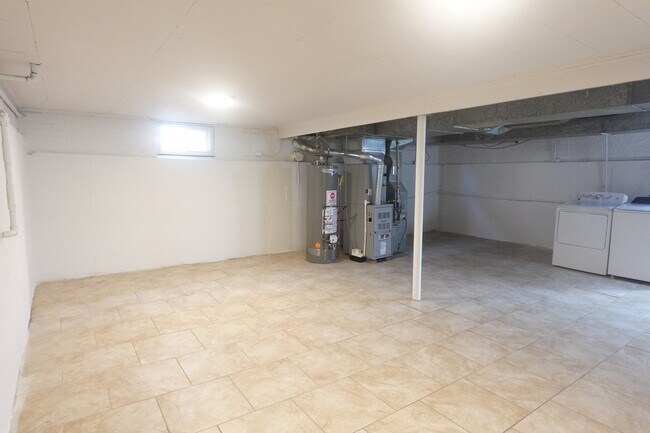 Building Photo - 2247 S 9th Ave