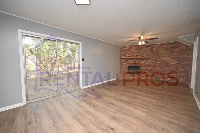 Building Photo - 2207 Lily Dr