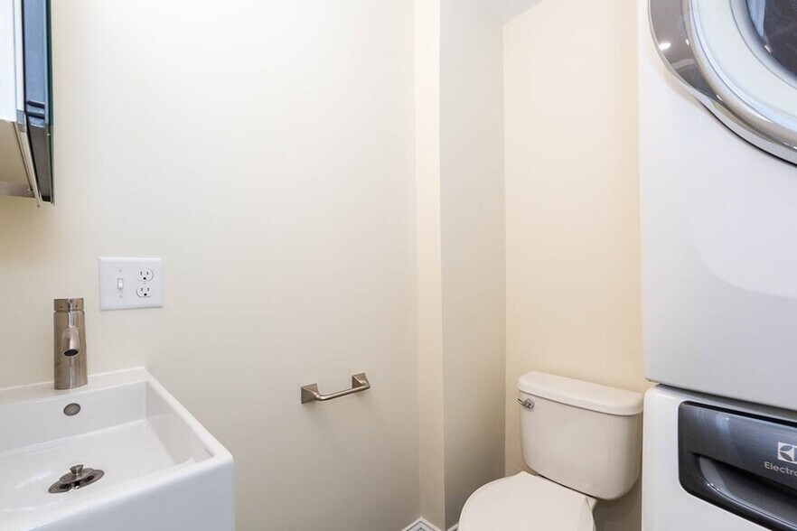 Building Photo - 57 Catherine St