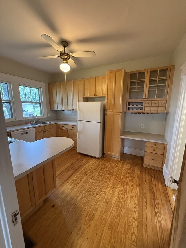 Building Photo - 2 Bedroom 1 Bathroom Home!