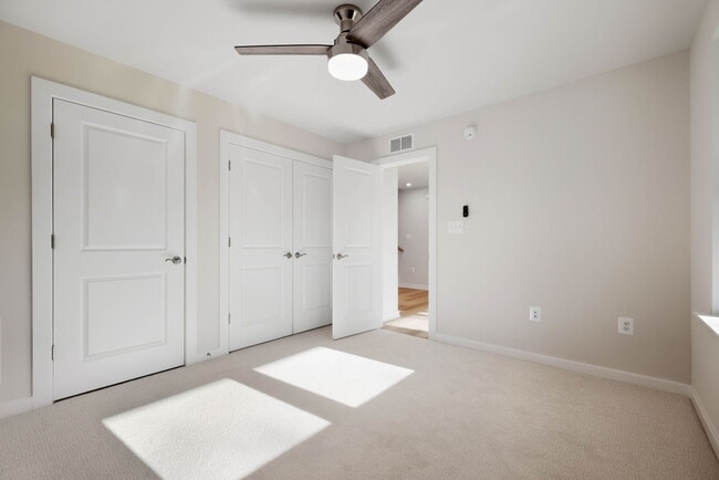 Building Photo - 1017 Venifena Terrace SE