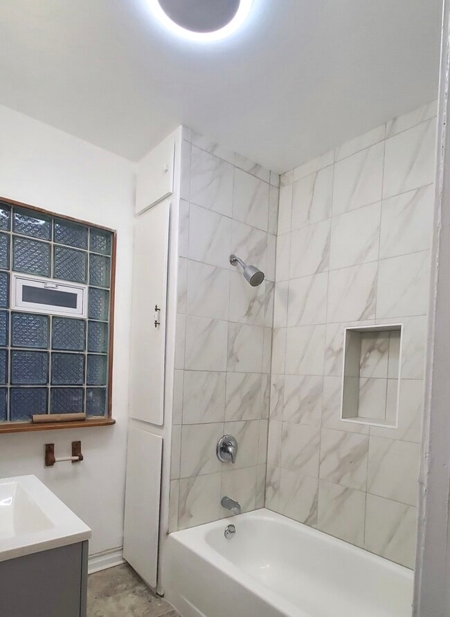 Building Photo - 1540 N Keeler Ave