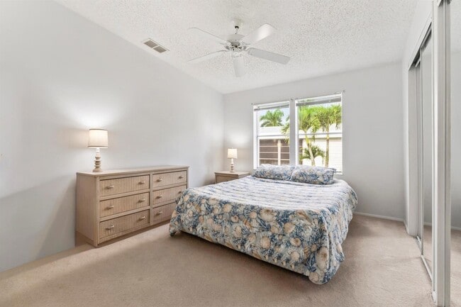 Building Photo - 8913 SW Chevy Cir