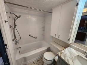 Building Photo - 6960 Carriage Hill Dr