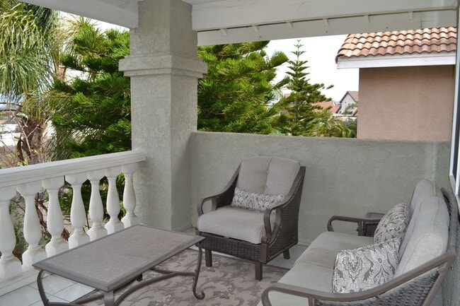 Building Photo - HOME WITH VIEW CORONA