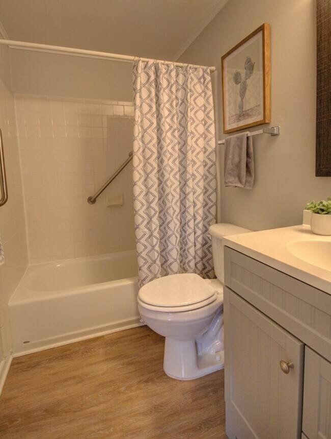 Building Photo - 3 bedroom ranch home with fenced yard!