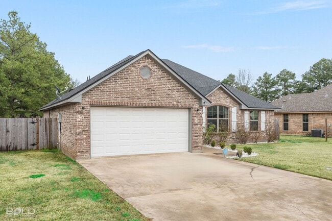 Building Photo - Check Out this 3 bed 2 bath in Benton
