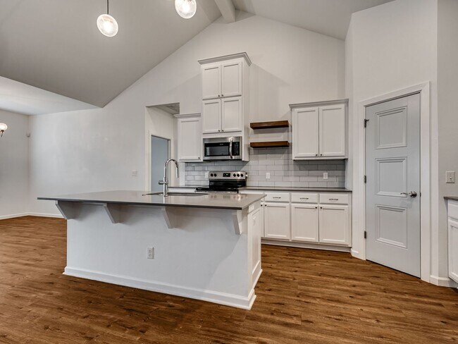 Building Photo - 4 Bedroom + Yukon Schools