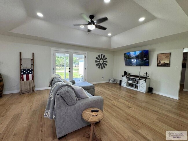 Building Photo - 35059 Anaqua Dr