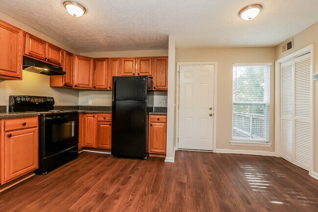 Building Photo - 747 Lake Terrace Dr