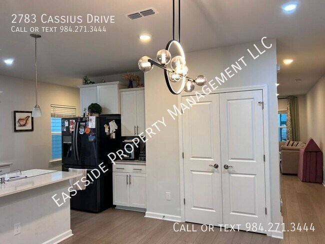 Building Photo - 2783 Cassius Dr