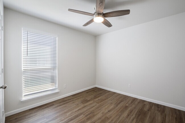 Building Photo - 7722 Bridgepointe Dr