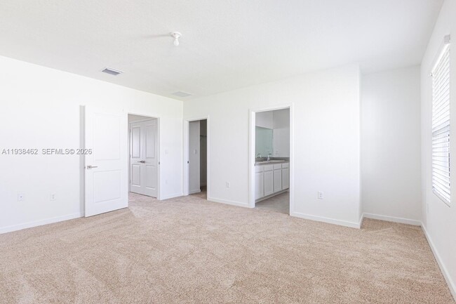 Building Photo - 1780 SE 9th Ave