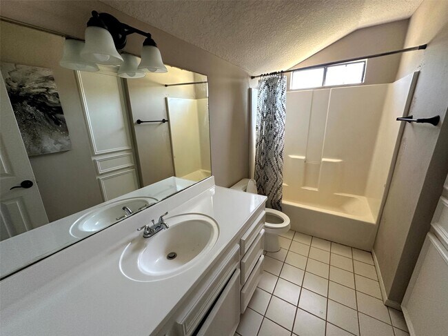 Building Photo - 14870 Cetus Ct