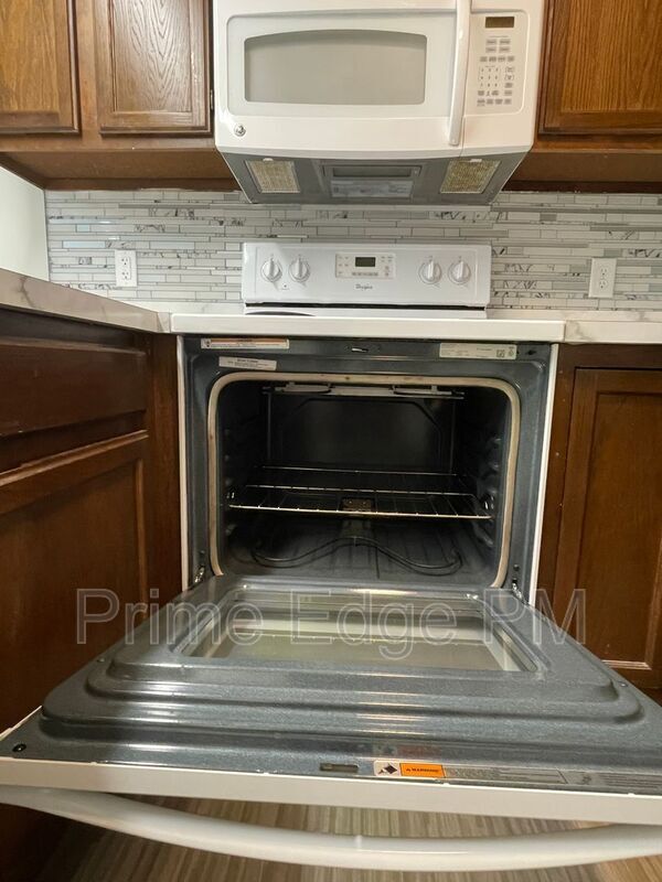 Building Photo - 6235 Holdrege-D11