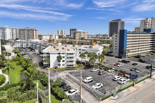 Building Photo - 1913 S Ocean Dr