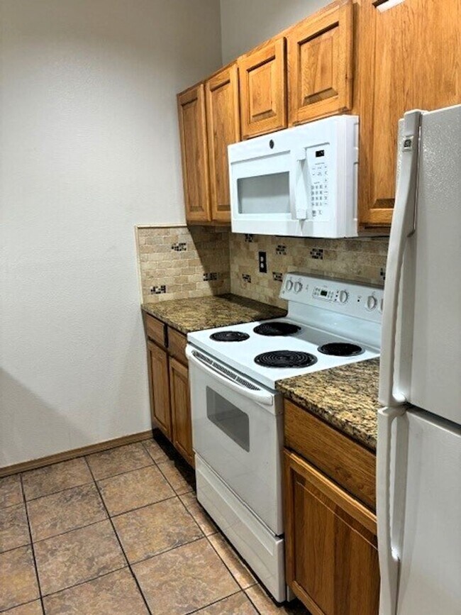 Building Photo - Long Term Rental - Tarn Landing A7