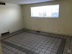 Building Photo - Two-Bedroom in Salt Lake!