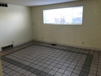 Building Photo - Two-Bedroom in Salt Lake!