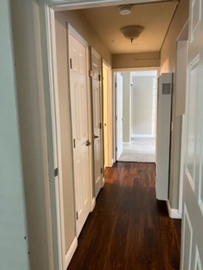 Building Photo - Charming 2 Bedroom, 2 Bathroom Condo in Sa...