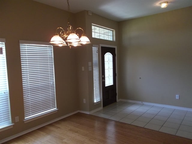 Building Photo - 1835 Manor Dr