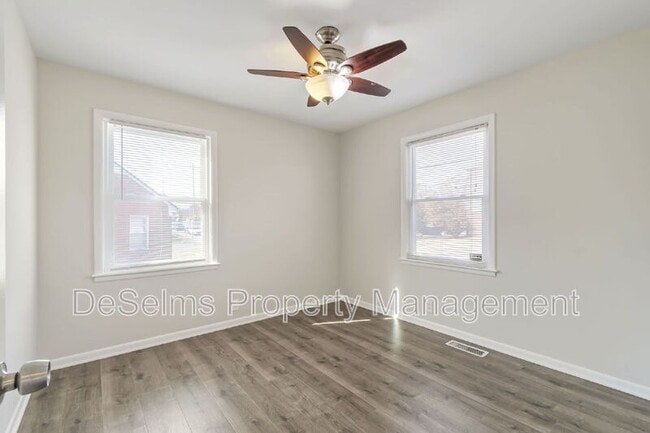 Building Photo - 802 Ramsey St