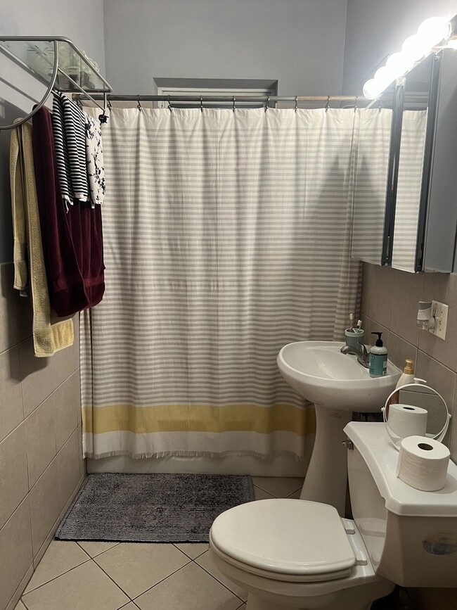 Building Photo - 2747 W Le Moyne St