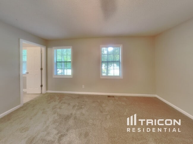 Building Photo - 42 Lynn Cir