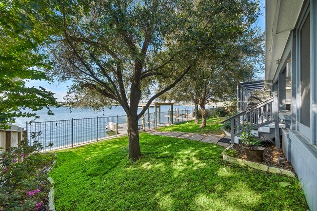 Building Photo - 2913 Beluche Dr
