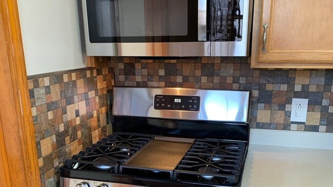 Building Photo - 2513 18th Ave