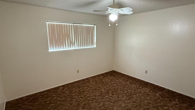 Building Photo - 1444 N Lemoore Ave