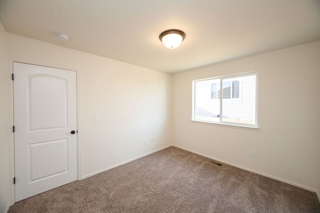 Building Photo - 3bd 2ba -  Ranch-Style Living in Northwest Loveland