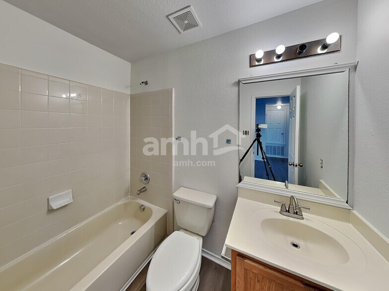 Building Photo - 7622 Bartell Point