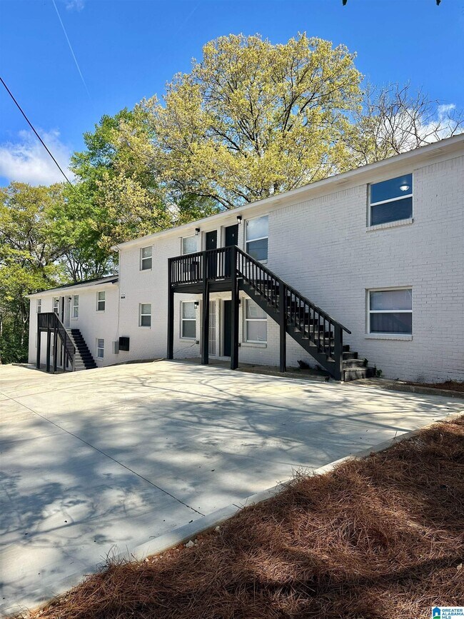 Building Photo - 1911 19th Ct N